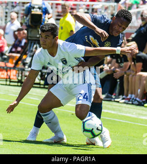 Santa Clara, CA, USA. 22 juillet, 2018. San Jose Earthquakes defender Nick Lima (24) de Manchester United et Anthony Martial (11) Bataille pour la balle durant le match amical international entre Manchester United F.C. et San Jose Earthquakes score final 0-0 à Santa Clara en Californie Stade Levi James Thurman/CSM/Alamy Live News Banque D'Images