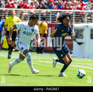 Santa Clara, CA, USA. 22 juillet, 2018. San Jose Earthquakes defender Nick Lima (24) et Manchester United Tahith Chong (44) Bataille pour le contrôle du ballon pendant le match amical international entre Manchester United F.C. et San Jose Earthquakes score final 0-0 à Santa Clara en Californie Stade Levi James Thurman/CSM/Alamy Live News Banque D'Images