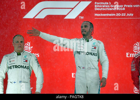 Hockenheim, Deutschland. 22 juillet, 2018. v.li:Valtteri Bottas (FIN, Mercedes AMG Petronas Motorsport), Lewis Hamilton (GBR, Mercedes AMG Petronas Motorsport), gagnant, gagnant, cérémonie de remise des prix, la formule 1 : Grand Prix d'Allemagne, de race, d'Hockenheim, saison 2018, sur 22.07.2018, l'utilisation de crédit dans le monde entier | : dpa/Alamy Live News Banque D'Images