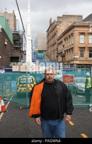 Glasgow, Royaume-Uni. 23 juillet 2018. Porte-parole d'Gatnethill Les résidents déplacés Group posant devant sa maison que le démantèlement travaille à la Glasgow School of Art de continuer. Adrian et autres résidents ne sont pas autorisés à accéder à leur domicile pour les 6 dernières semaines. Credit : Pawel Pietraszewski/Alamy Live News Banque D'Images