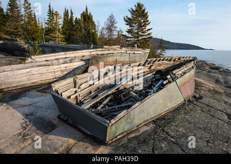 Vieux bateaux, pourrissant, le lac Supérieur, le parc provincial Neys, Ontario, Canada, par Bruce Montagne/Dembinsky Assoc Photo Banque D'Images