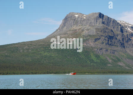 Tjakkeli - montage la porte à Sarek. Banque D'Images