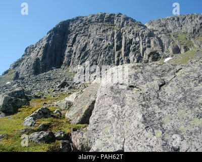 Tjakkeli - montage la porte à Sarek. Banque D'Images