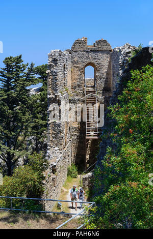 Ruines de la Villa Royale sur le deuxième niveau de St Hilarion château dans la chaîne de montagnes de Kyrenia, République turque de Chypre du Nord Banque D'Images