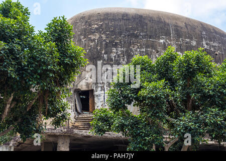 Le dôme en forme d'œuf théâtre Centre-ville ou le 'Egg', cinéma abandonné laissé en ruines après la guerre civile au Liban, Beirut Central District Banque D'Images