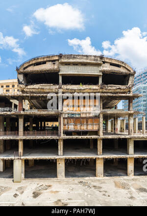 Le dôme en forme d'œuf théâtre Centre-ville ou le 'Egg', cinéma abandonné laissé en ruines après la guerre civile au Liban, Beirut Central District Banque D'Images