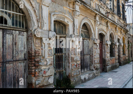 Maisons anciennes, la dégradation du milieu urbain, Shkodra, l'Albanie Banque D'Images