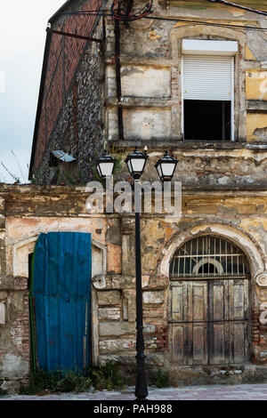 Maisons anciennes, la dégradation du milieu urbain, Shkodra, l'Albanie Banque D'Images