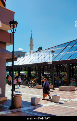 Maisons colorées près du nouveau Bazar, Tirana, Albanie Banque D'Images