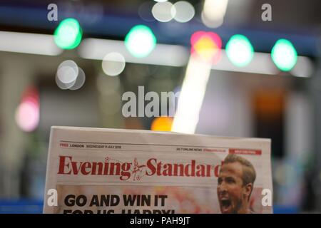Première page du journal, London Evening Standard, montrant des nouvelles sur la coupe du monde Angleterre 2018 Banque D'Images