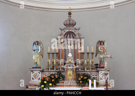 Autel principal dans l'église saint Joseph dans Vela Luka, l'île de Korcula, Croatie Banque D'Images