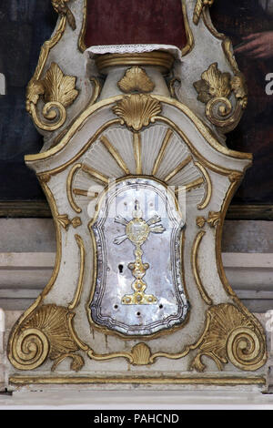 Tabernacle de l'autel principal dans l'église de Notre Dame des Neiges à Pupnat, île de Korcula, Croatie Banque D'Images