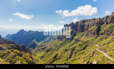 Vue sur le village de Masca, attraction touristique la plus visitée de Tenerife, Espagne Banque D'Images