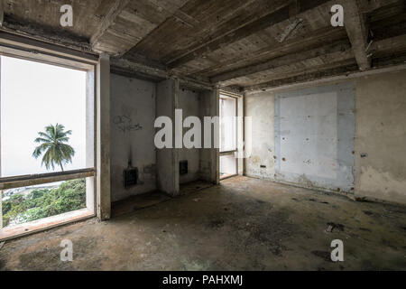 L'intérieur de l'hôtel abandonné, une fois la Ducor plus importants hôtels à Monrovia, Libéria Banque D'Images