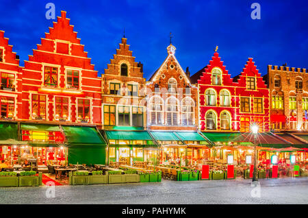 Bruges, Belgique : Grote Markt, centre-ville de Bruges en Flandre, lieu de rencontre de Brugelings et touristes. Banque D'Images