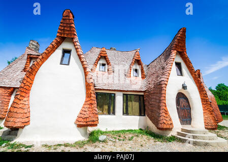 La Vallée des Fées (Castelul de Lut, Valea Zanelor), Hobbit de Transylvanie château construit d'argile et sable en Roumanie, Transylvanie, Porumbacu de Banque D'Images