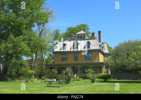 Beaconsfield Historic House (1877), avec de belles vues sur la mer, est un magnifique exemple d'architecture victorienne à la mode ; Charlottetown, PEI Banque D'Images