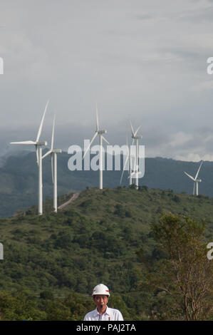 Le Président de l'Indonésie, Joko Widodo inaugure Sidrap Sidenreng Rappang Wind Farm in Regency, Sulawesi du Sud le 2 juillet 2018. Banque D'Images