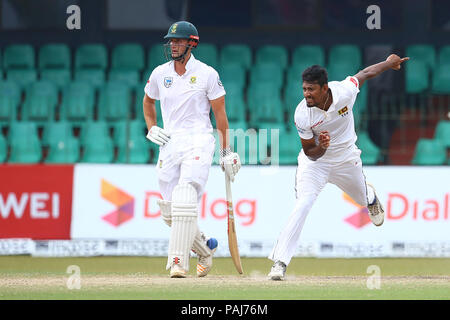 Le Sri Lanka. 23 juillet, 2018. Sri Lanka's Suranga Lakmal bols au cours du quatrième jour du deuxième test match entre le Sri Lanka et l'Afrique du Sud à la Sinhalese Sports Club (SSC) stade de cricket international à Colombo, Sri Lanka le 23 juillet 2018. Credit : Pradeep Dambarage/Pacific Press/Alamy Live News Banque D'Images