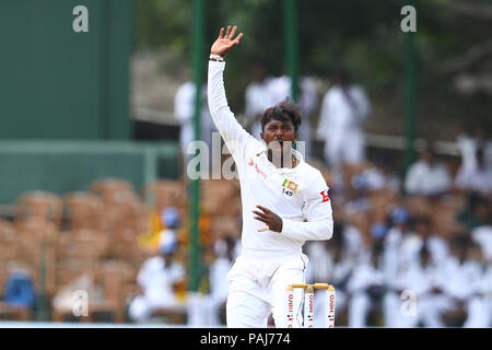 Le Sri Lanka. 23 juillet, 2018. Joueur de cricket du Sri Lanka Akila Dananjaya les appels au cours de la quatrième journée du second test match entre le Sri Lanka et l'Afrique du Sud à la Sinhalese Sports Club (SSC) stade de cricket international à Colombo, Sri Lanka le 23 juillet 2018. Credit : Pradeep Dambarage/Pacific Press/Alamy Live News Banque D'Images