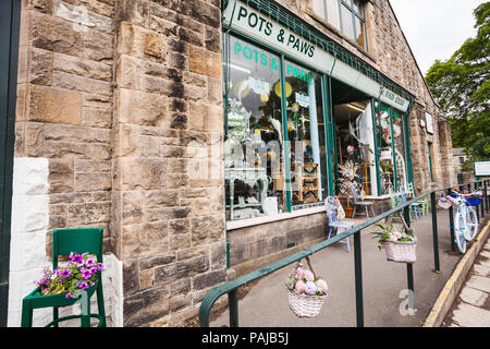 Pots et Paws shop à Rothbury, Northumberland, England, UK Banque D'Images