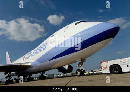 Il est remorqué par un remorqueur au Salon du Bourget 2005, Salon-du-Bourget Banque D'Images