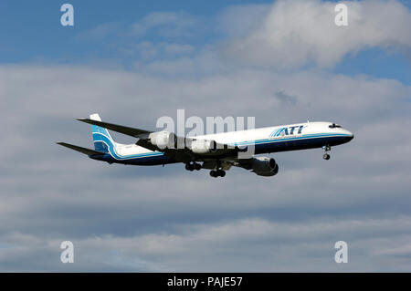 ATI - Air Transport International McDonnell Douglas DC-8-73F sur l'approche-final Banque D'Images
