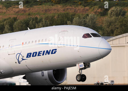 Boeing 787-8 Dreamliner de nez le décollage d'un prototype Banque D'Images