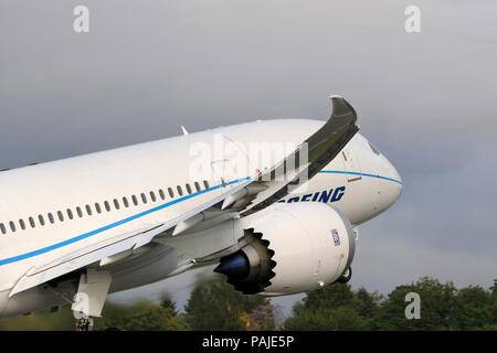 L'aile du nez, et du moteur Rolls-Royce Trent 1000-coquille de Boeing 787-8 Dreamliner prototype s'envolent Banque D'Images