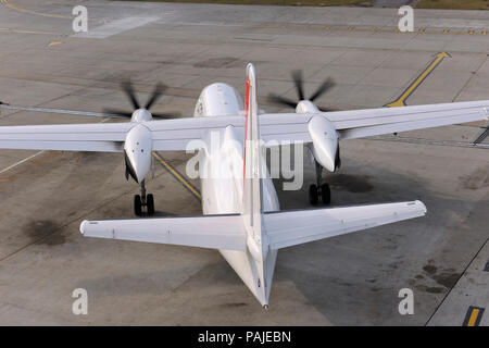 CityJet Fokker F-50 le roulage au London City Banque D'Images