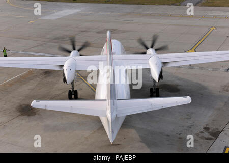 CityJet Fokker F-50 le roulage au London City Banque D'Images