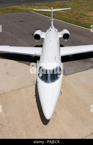 David McRobert, MD PremiAir Aviation Group ; Andrew Walters, président de l'aéroport de Biggin Hill Ltd ; Robert Walters, directeur du développement des affaires de Bigg Banque D'Images