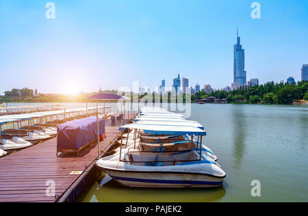 La ville de Nanjing, Chine, Lac Xuanwu district financier. Banque D'Images