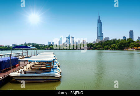 La ville de Nanjing, Chine, Lac Xuanwu district financier. Banque D'Images