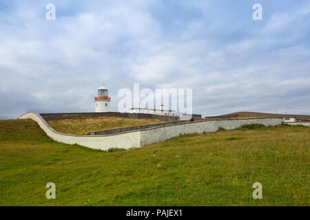 St John's Point Lighthouse, de le voir à la fin imminente de l'une des péninsules les plus longues en Irlande. Banque D'Images