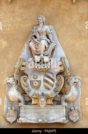 Bass relief sur le mur du Palazzo Ragione sur la Piazza dei Signori à Vérone, Italie Banque D'Images