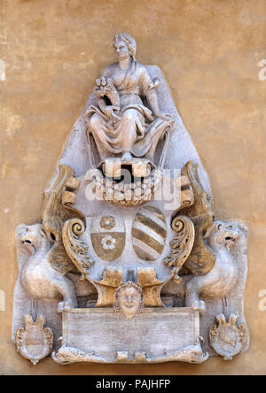 Bass relief sur le mur du Palazzo Ragione sur la Piazza dei Signori à Vérone, Italie Banque D'Images