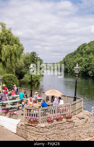 Juillet 2018 L'été à Ye Old Ferrie Inn (est 1473), Symonds Yat, Herefordshire, Angleterre, RU Banque D'Images