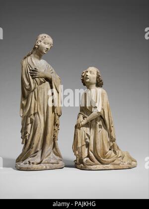 La vierge d'une annonciation. Culture : l'autrichienne. Dimensions : hors tout : 40 3/8 x 14 1/2 x 10 1/8 in. (102,6 x 36,8 x 25,7 cm) dans l'ensemble (en tant que groupe avec 22.60.1) : 40 x 39 x 12 3/8 in. (102,6 x 99,1 x 30,5 cm). Date : ca. 1390. Ces sculptures de l'ange Gabriel et de la Vierge, sculptée dans le soi-disant "beau style" de l'Europe centrale, sont liés aux œuvres du maître de Grosslobming, dont les sculptures (maintenant à Vienne et Francfort collections) proviennent de l'église de saint Lambert dans Grosslobming, Autriche. Musée : Metropolitan Museum of Art, New York, USA. Banque D'Images