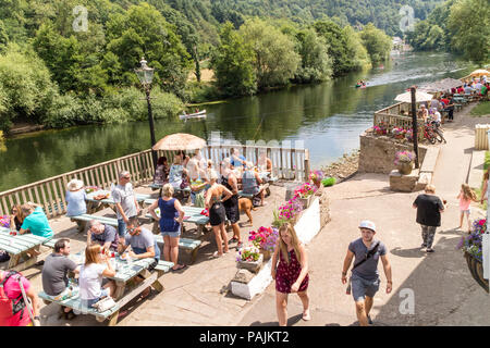 Juillet 2018 L'été à Ye Old Ferrie Inn (est 1473), Symonds Yat, Herefordshire, Angleterre, RU Banque D'Images