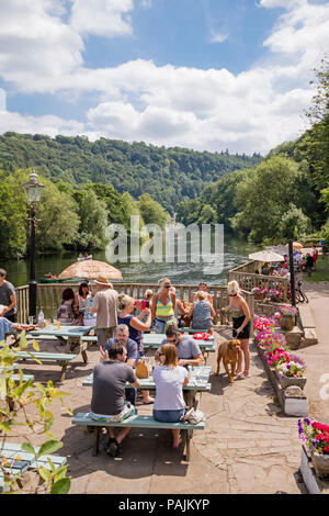 Juillet 2018 L'été à Ye Old Ferrie Inn (est 1473), Symonds Yat, Herefordshire, Angleterre, RU Banque D'Images