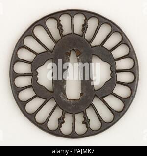 Sword Guard (tsuba). Culture : le japonais. Dimensions : diam. 2 3/4 in. (7 cm).. Date : le 18e siècle. Musée : Metropolitan Museum of Art, New York, USA. Banque D'Images