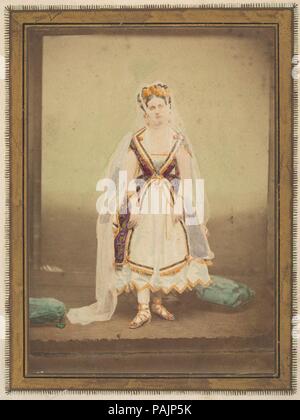 [La Comtesse en robe de piqué, ou comme Judith ( ?)]. Artiste : Pierre-Louis Pierson (Français, 1822-1913). Dimensions : 12,3 x 8,7 cm (4 13/16 x 3 7/16 in.). Personne en photographie : Comtesse Virginia Oldoini Verasis di Castiglione (1835-1899). Date : 1860. Musée : Metropolitan Museum of Art, New York, USA. Banque D'Images