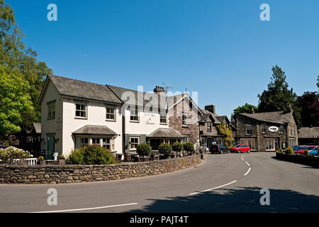 Lakedistrict magasins et restaurants et pub Inn dans le village de Grasmere au printemps Cumbria Angleterre Royaume-Uni GB Grande-Bretagne Banque D'Images