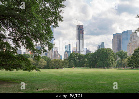 Voir à l'intérieur du mouton's Meadow dans Central Park, New York City Banque D'Images