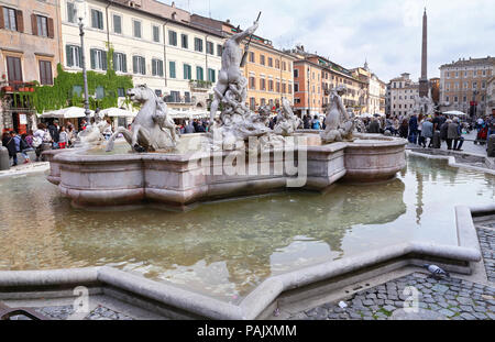 ROME, ITALIE - 19 avril 2015 : statue de Neptune dans la Piazza Navona. La fontaine de Neptune est une fontaine à Rome, le 19 avril 2015. Piazza Navona est un Banque D'Images