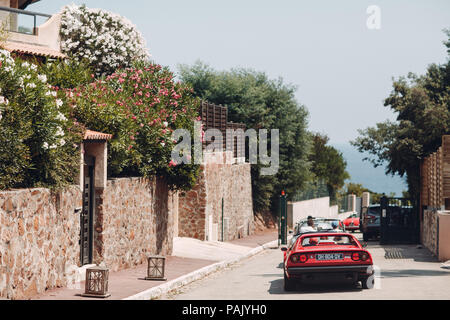 Rallye de voitures rétro. D'azur. Nice - Cannes - Saint-Tropez. Banque D'Images