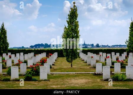 Le cimetière militaire de Villers-Bretonneux, près de la somme dans le nord de la France. Il y a 2 144 militaires du Commonwealth de la Première Guerre mondiale enterrés ou Banque D'Images