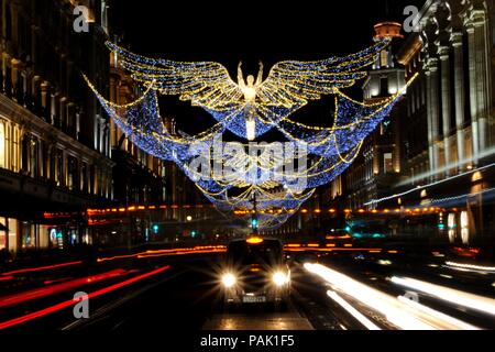 Lumières de Noël dans Regent Street, London, UK. Banque D'Images