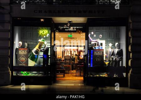 Le vendredi noir afficher dans Charles Tyrwhitt, Regent Street, London, UK. Banque D'Images